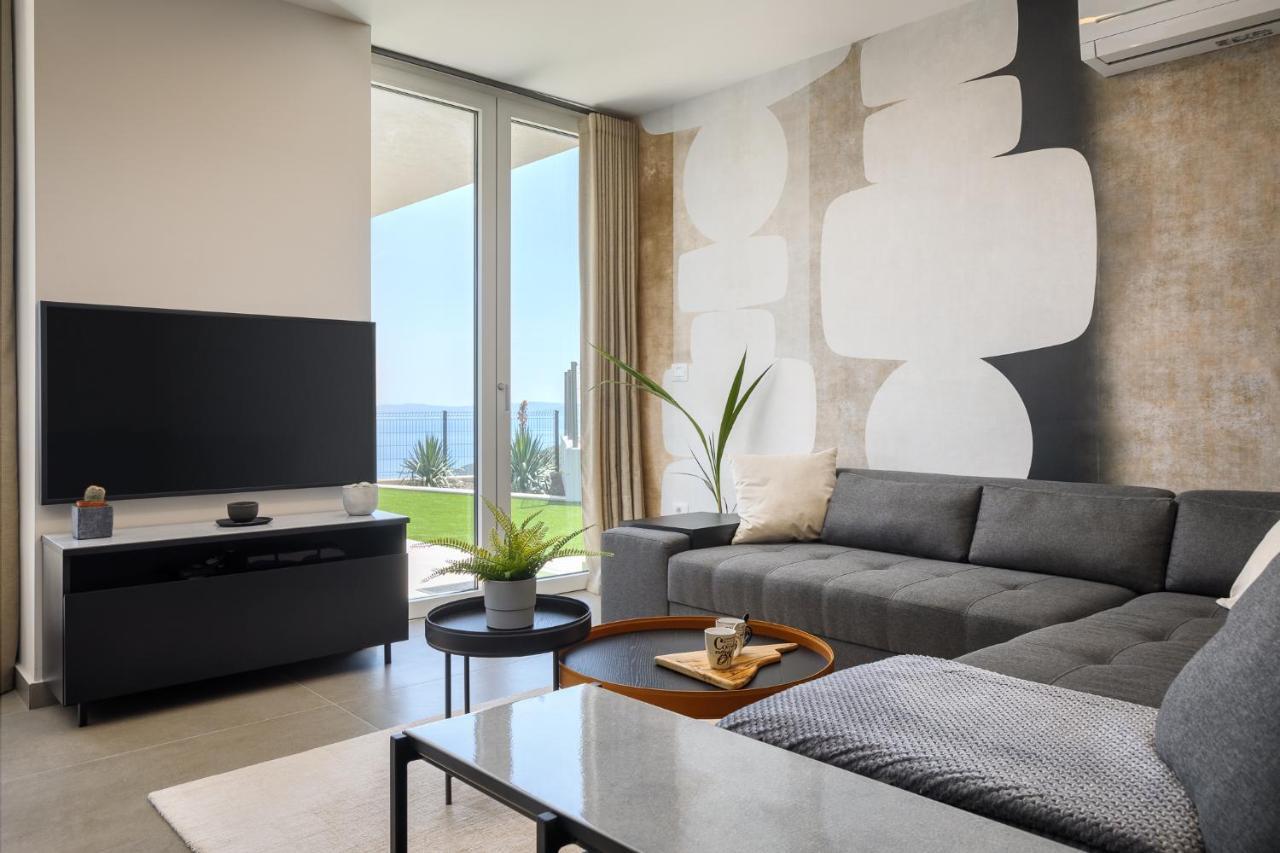 Royal Hilltop Residence Labin  Buitenkant foto